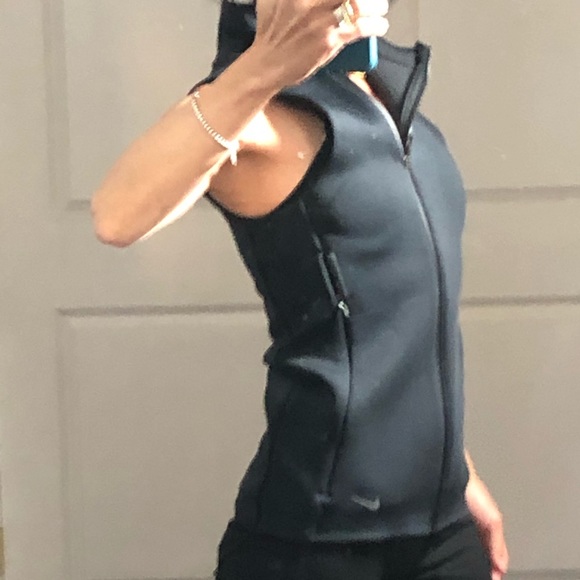 Nike Jackets & Blazers - NIKE therma fit vest jacket size XS
